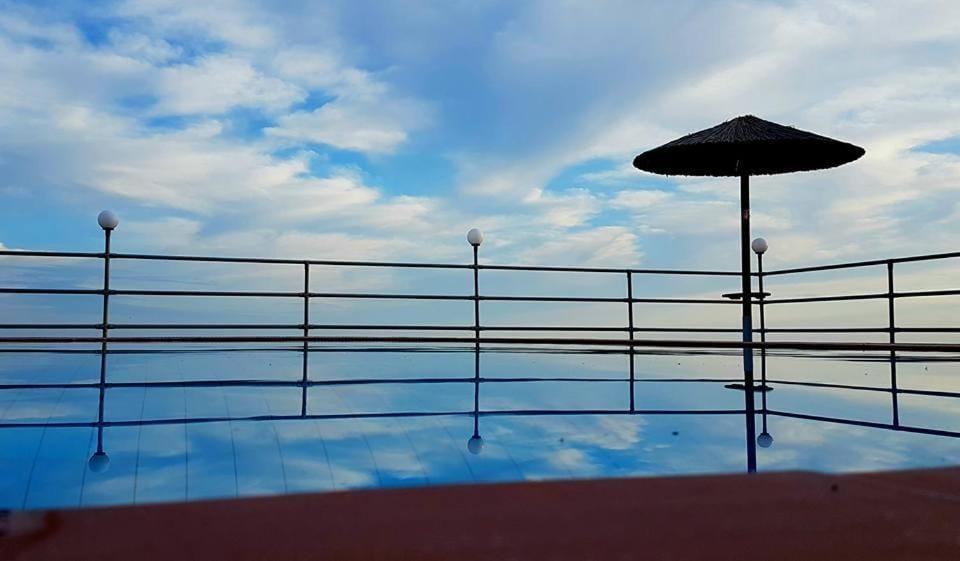 Day, Swimming pool