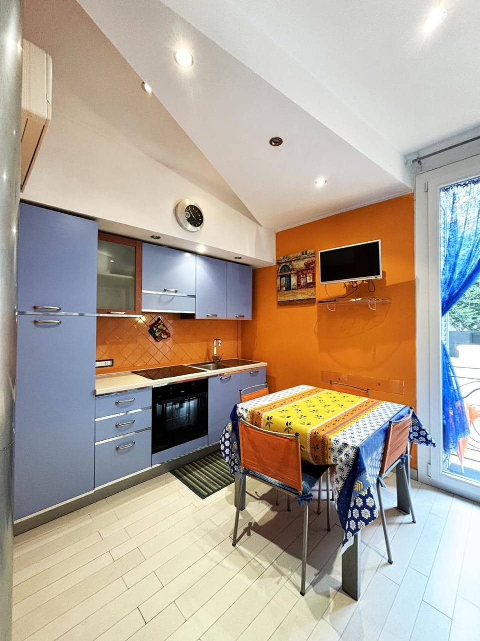 Kitchen or kitchenette, Dining area, dishwasher, oven, stove