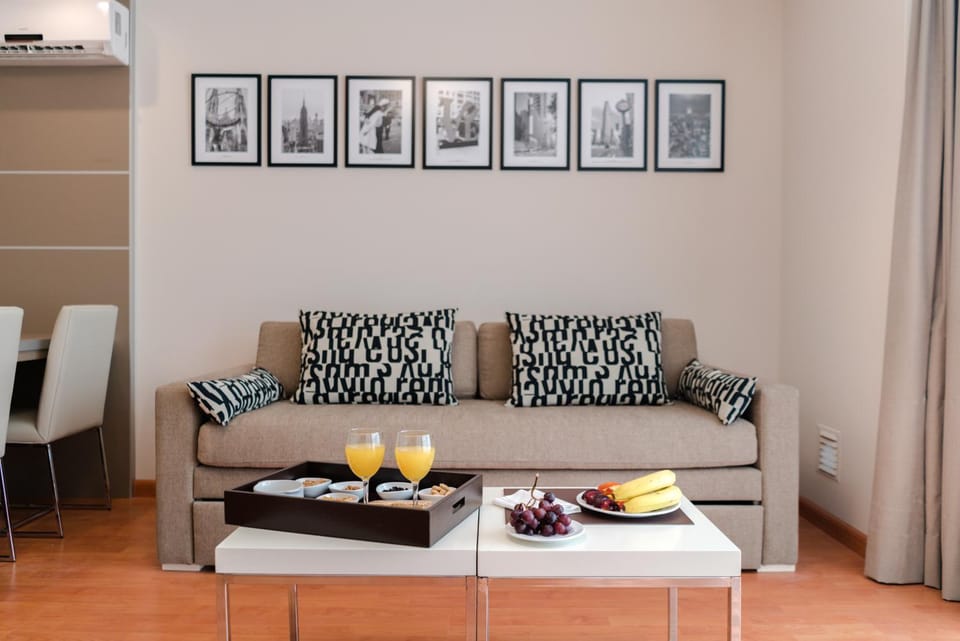 Living room, Continental breakfast