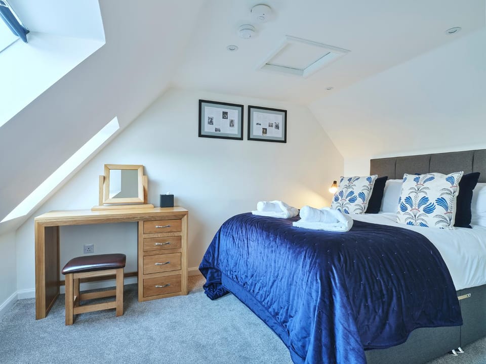 Bed, Day, Summer, Photo of the whole room, Decorative detail, Bedroom, On site