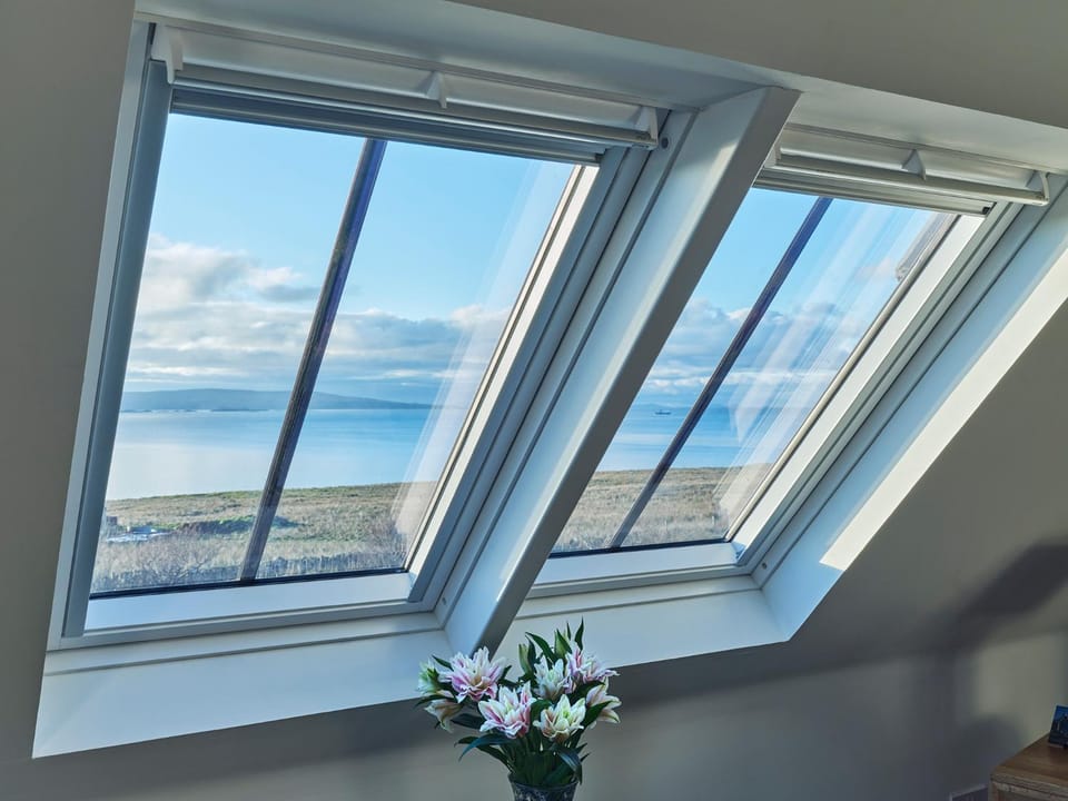 Day, Natural landscape, Summer, Garden, Living room, Photo of the whole room, Decorative detail, Decorative detail, Seating area, On site, Garden view, Garden view, Sea view, Sea view