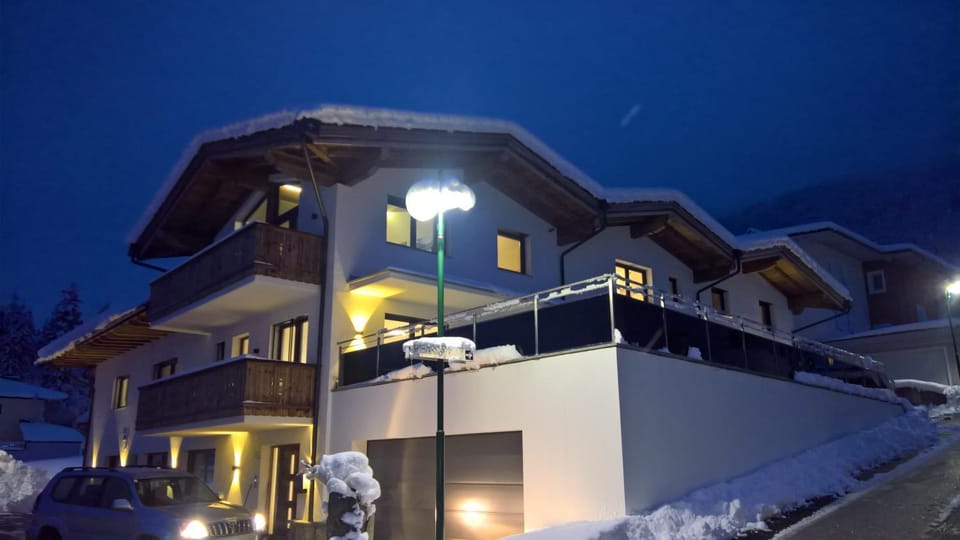 Property building, Winter, On site