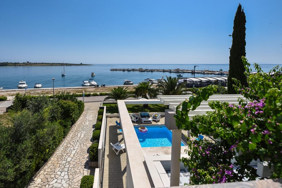 Balcony/Terrace, Pool view, Sea view