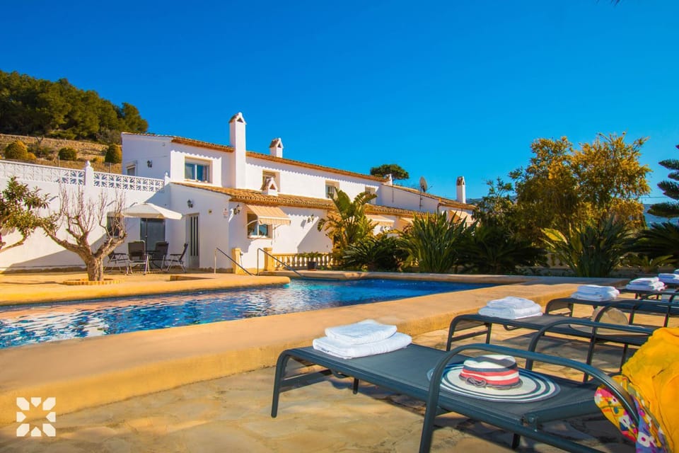 Property building, Patio, Day, Natural landscape, Living room, Seating area, Pool view, Swimming pool, sunbed