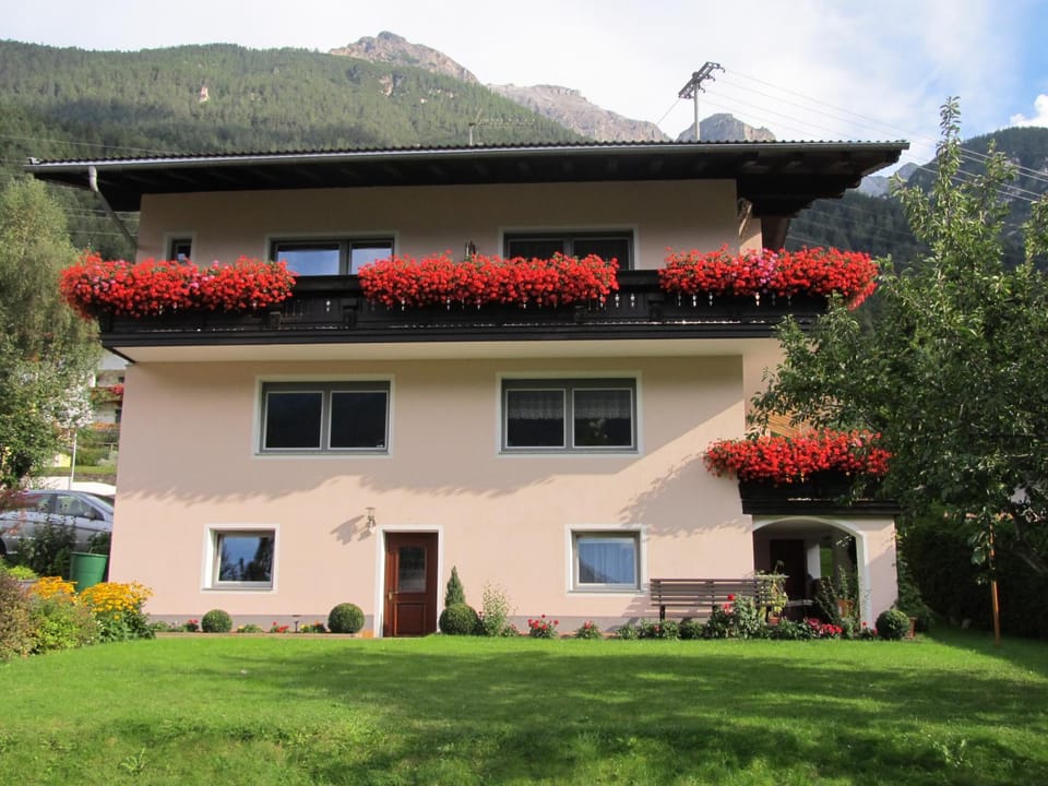 Garden, Balcony/Terrace