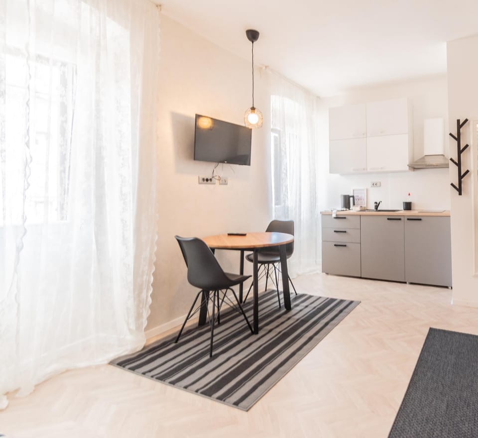L&B Old Town Studio Apartments Bed and Breakfast in Pula