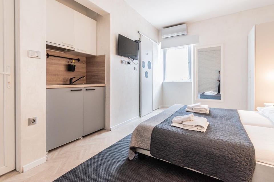 L&B Old Town Studio Apartments Bed and Breakfast in Pula