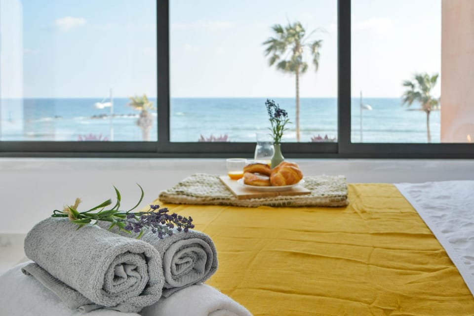 TV and multimedia, Decorative detail, Bedroom, Food, Sea view, Breakfast, Buffet breakfast
