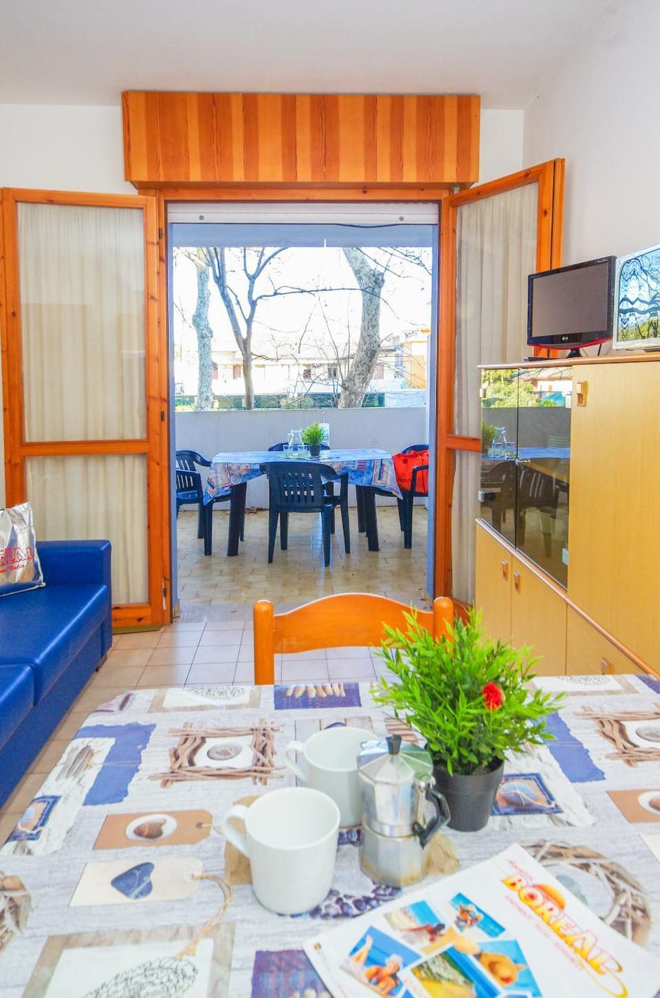 Kitchen or kitchenette, Living room, Dining area