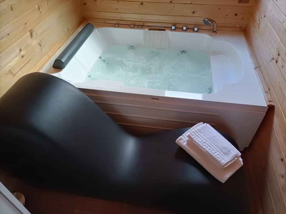 Hot Tub, Bedroom