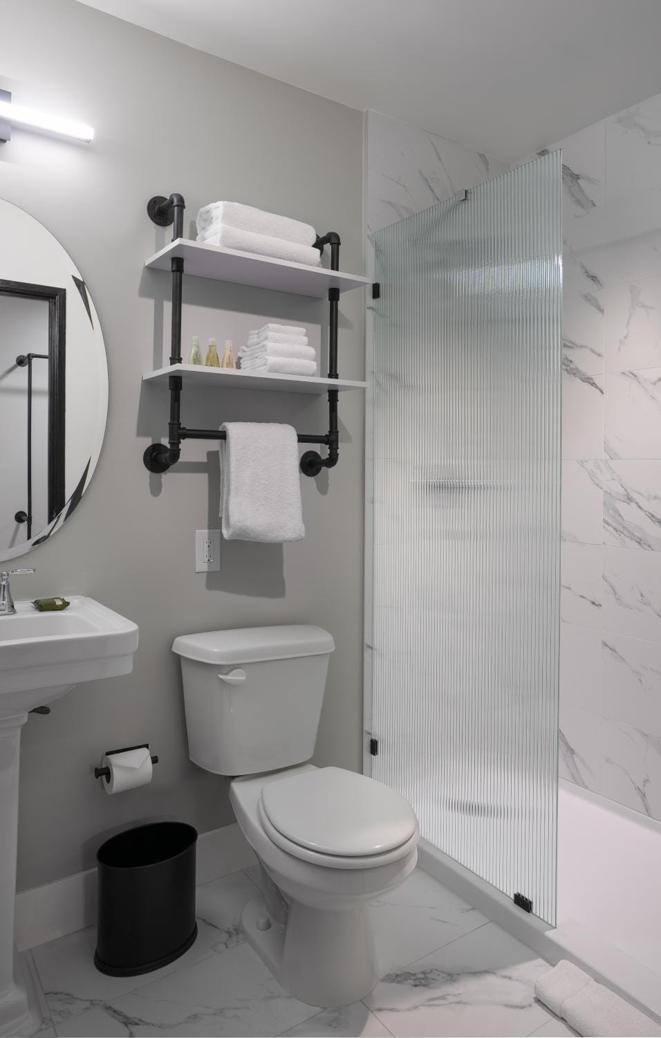 Shower, Toilet, Bathroom, towels