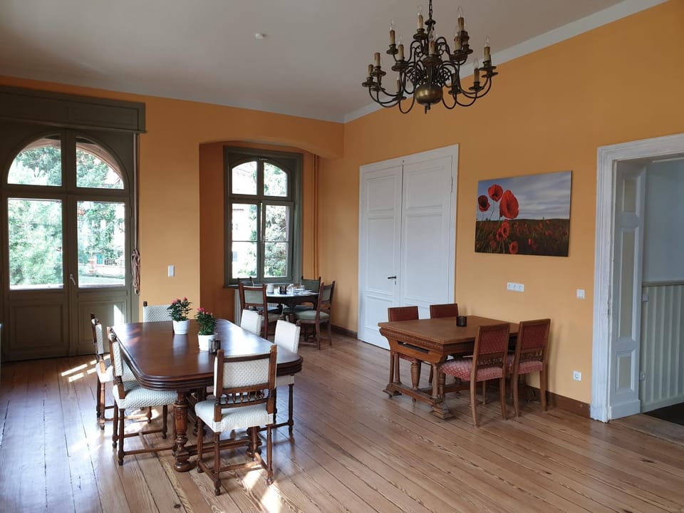 Dining area, Continental breakfast