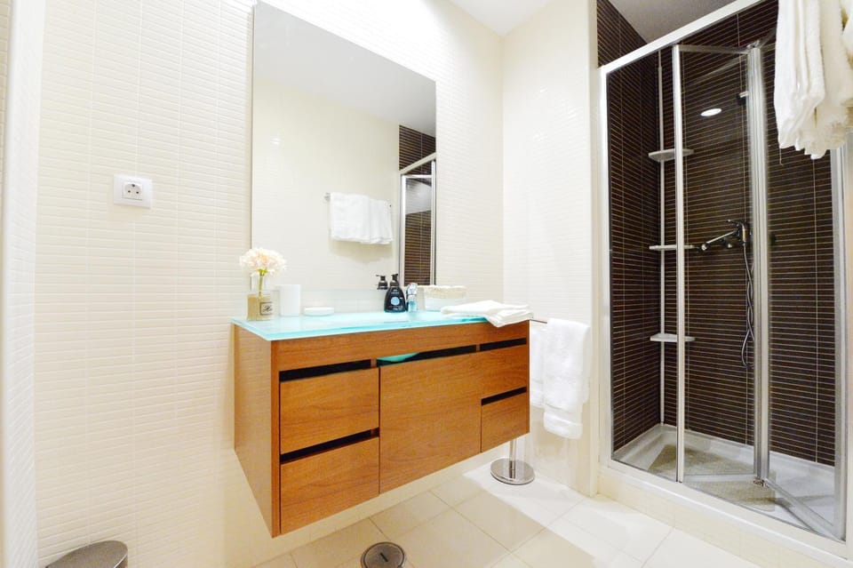 Shower, Bathroom, towels