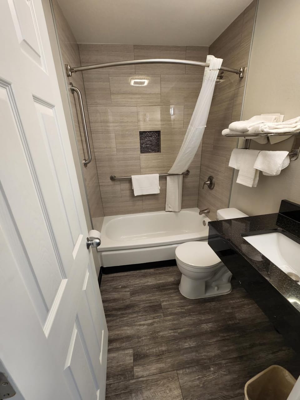 Shower, Toilet, Bathroom, towels