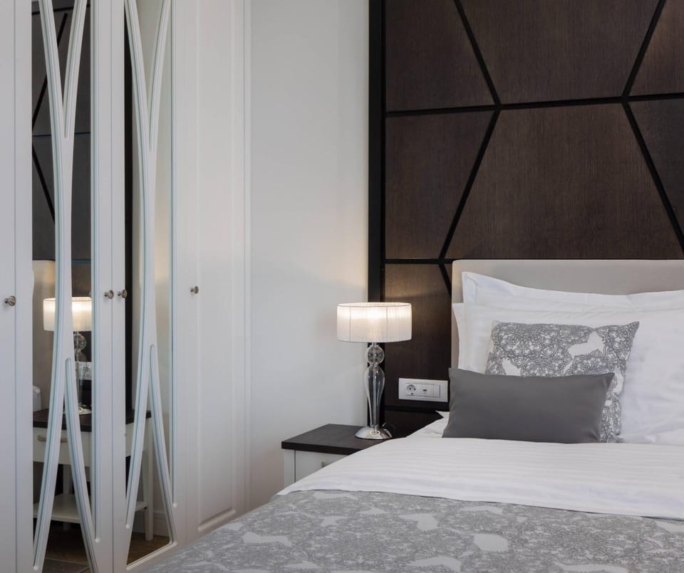 Bed, Photo of the whole room, Decorative detail, Bedroom