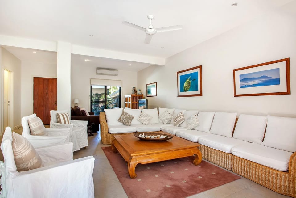 TV and multimedia, Living room, Seating area, fireplace, air conditioner