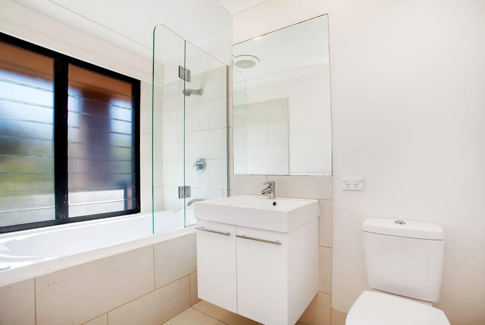 Shower, Toilet, Bathroom, Bath