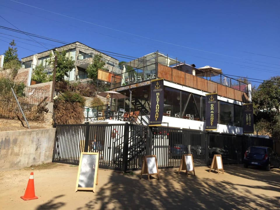 Property building, Restaurant/places to eat, Lounge or bar