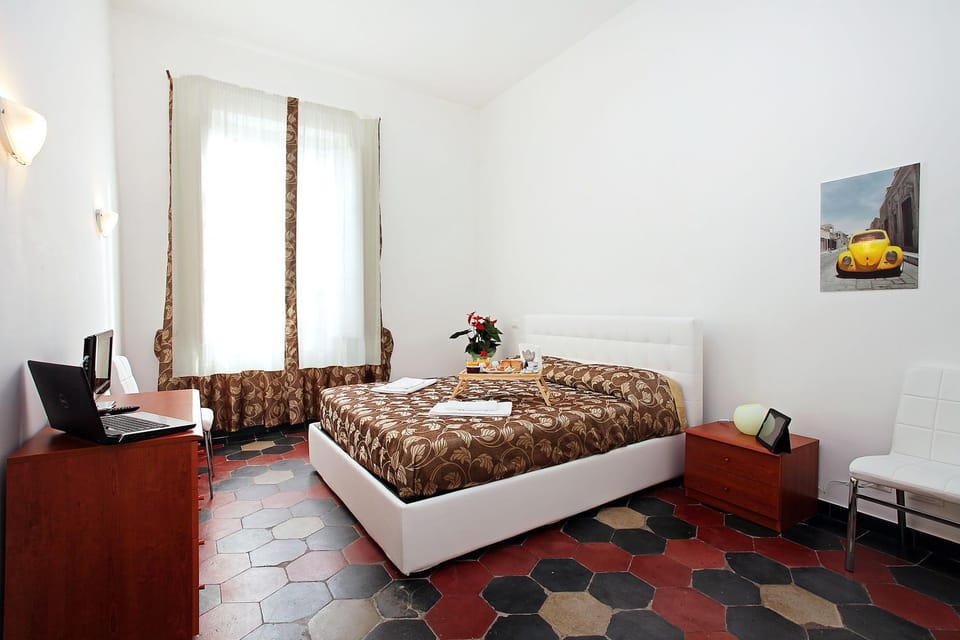 Bedroom, bunk bed