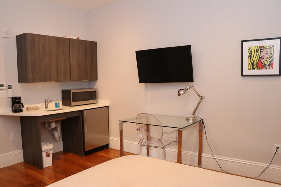 Bed, TV and multimedia, Kitchen or kitchenette