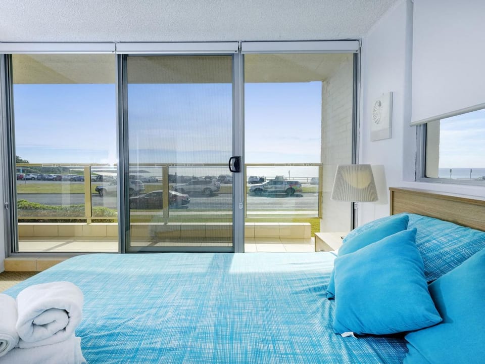 Ebbtide 2 On Main Beach Apartment in Forster