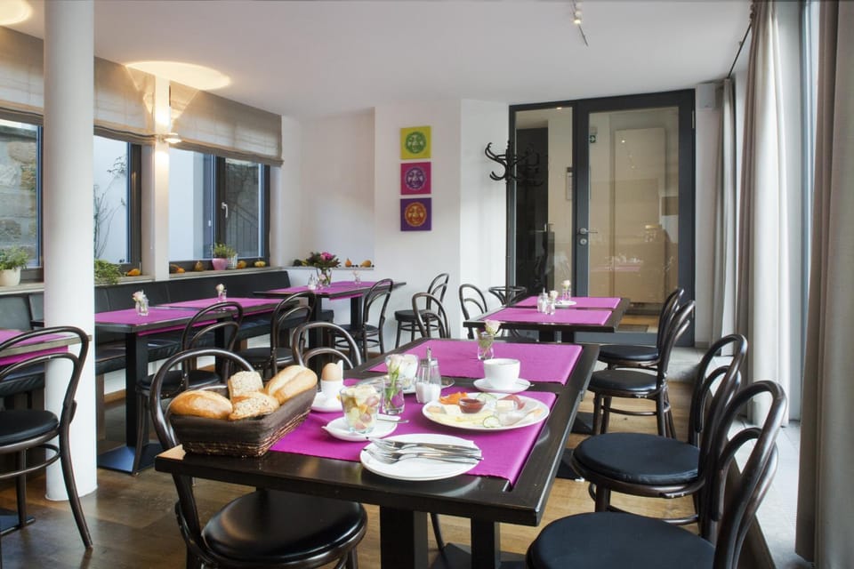 Restaurant/places to eat, Food close-up, Continental breakfast