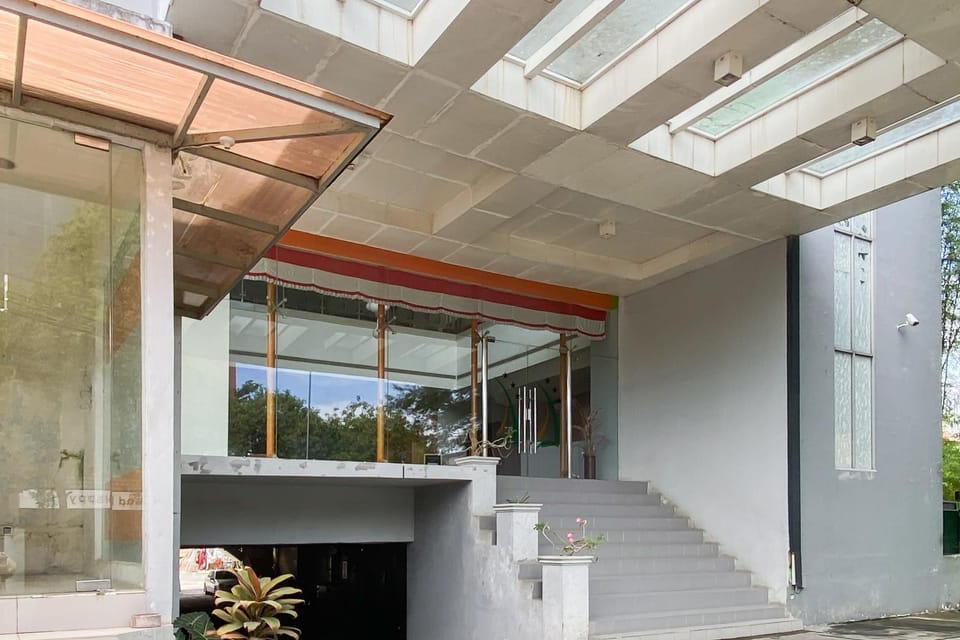 Facade/entrance