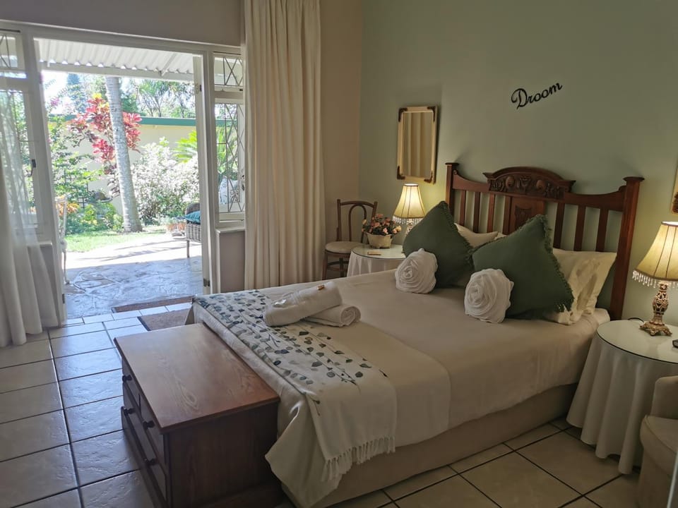 Photo of the whole room, Bedroom, Garden view