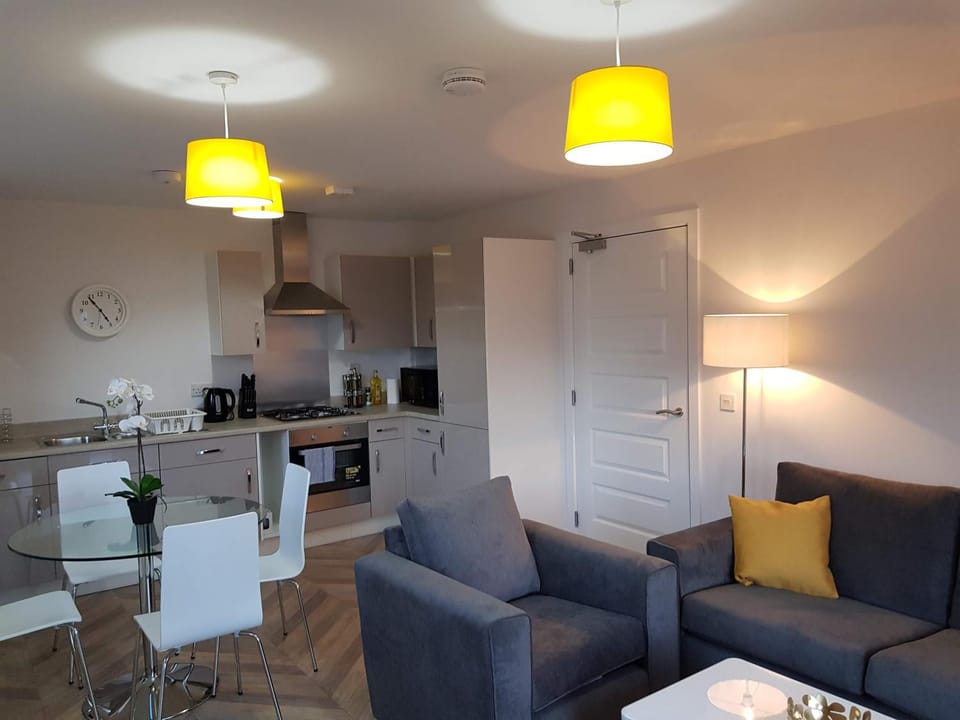 Kitchen or kitchenette, Dining area, oven