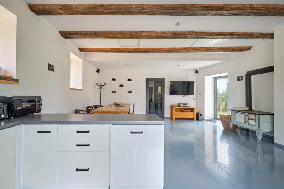 Kitchen or kitchenette, Dining area, Communal kitchen