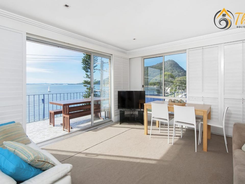 Living room, Dining area, Sea view