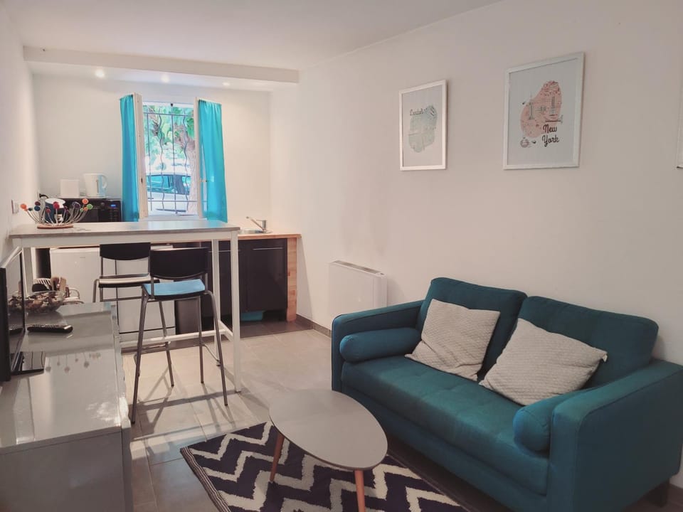Cosy Corner Apartment in L'Isle-sur-la-Sorgue