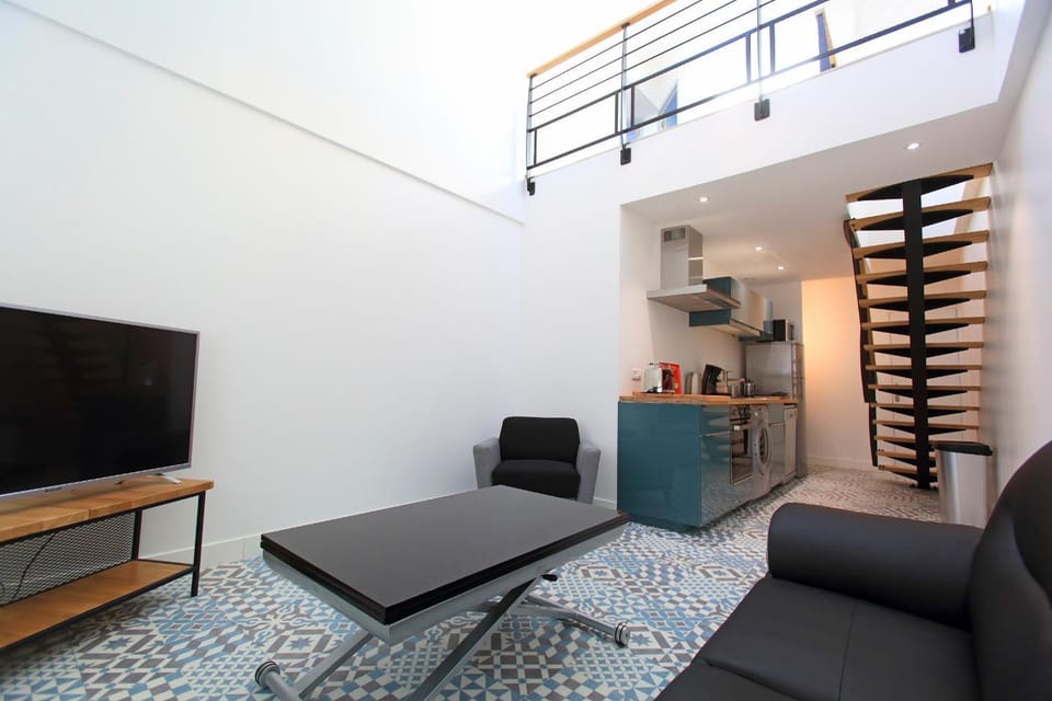 Kitchen or kitchenette, Living room, Dining area