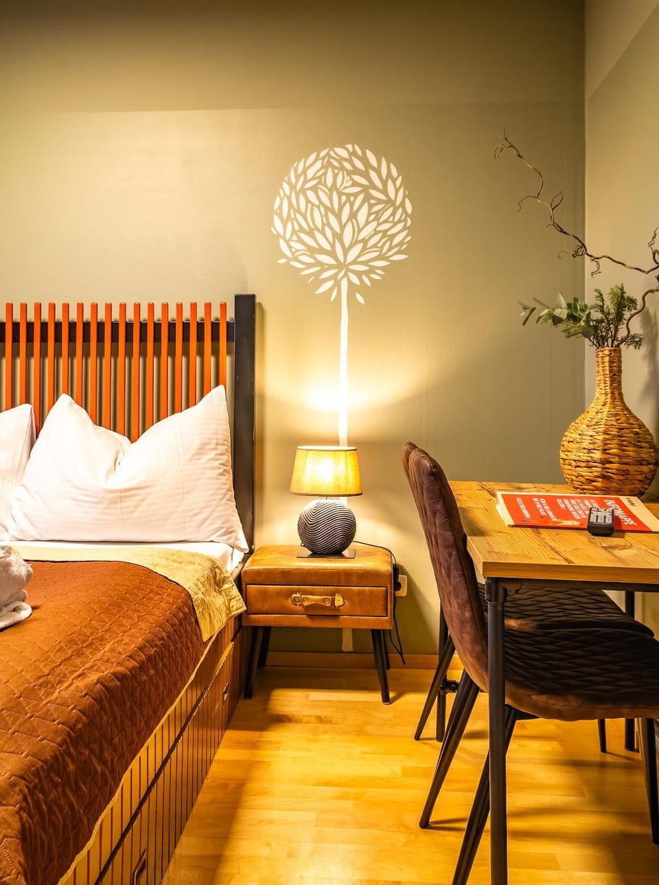 Bed, Photo of the whole room, Seating area, Bedroom