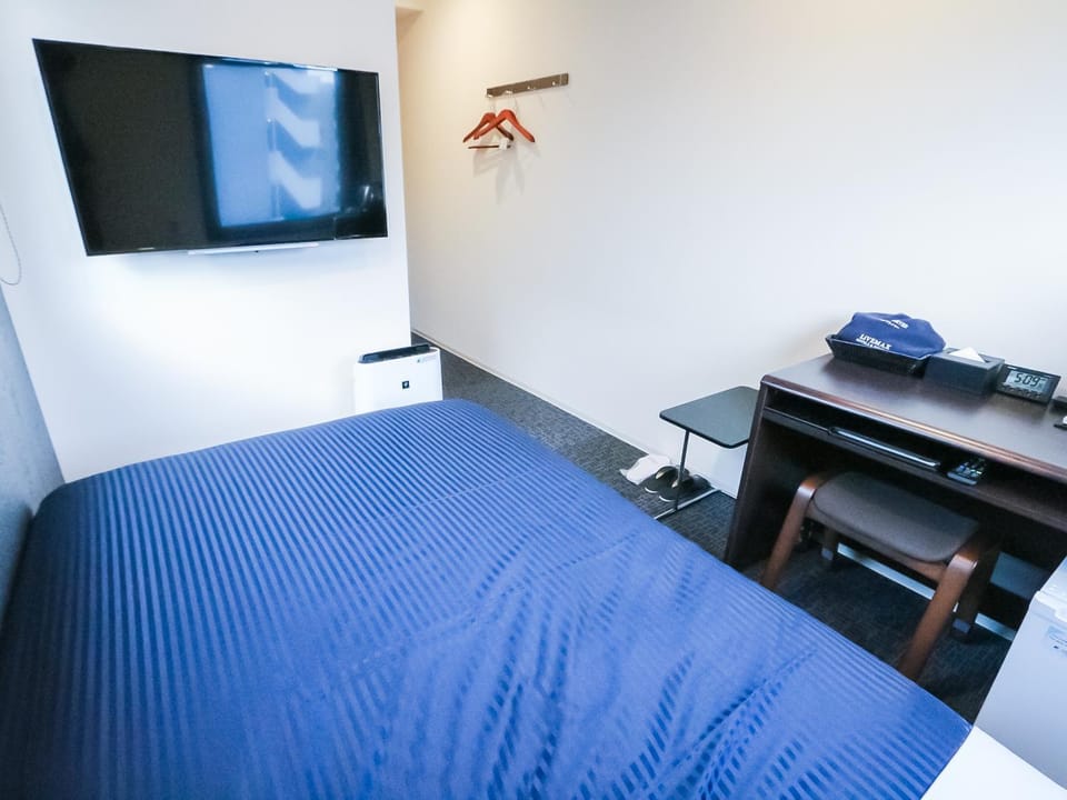 Bed, Photo of the whole room, hair dresser