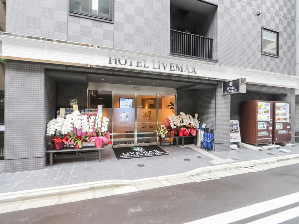 Property building, Day