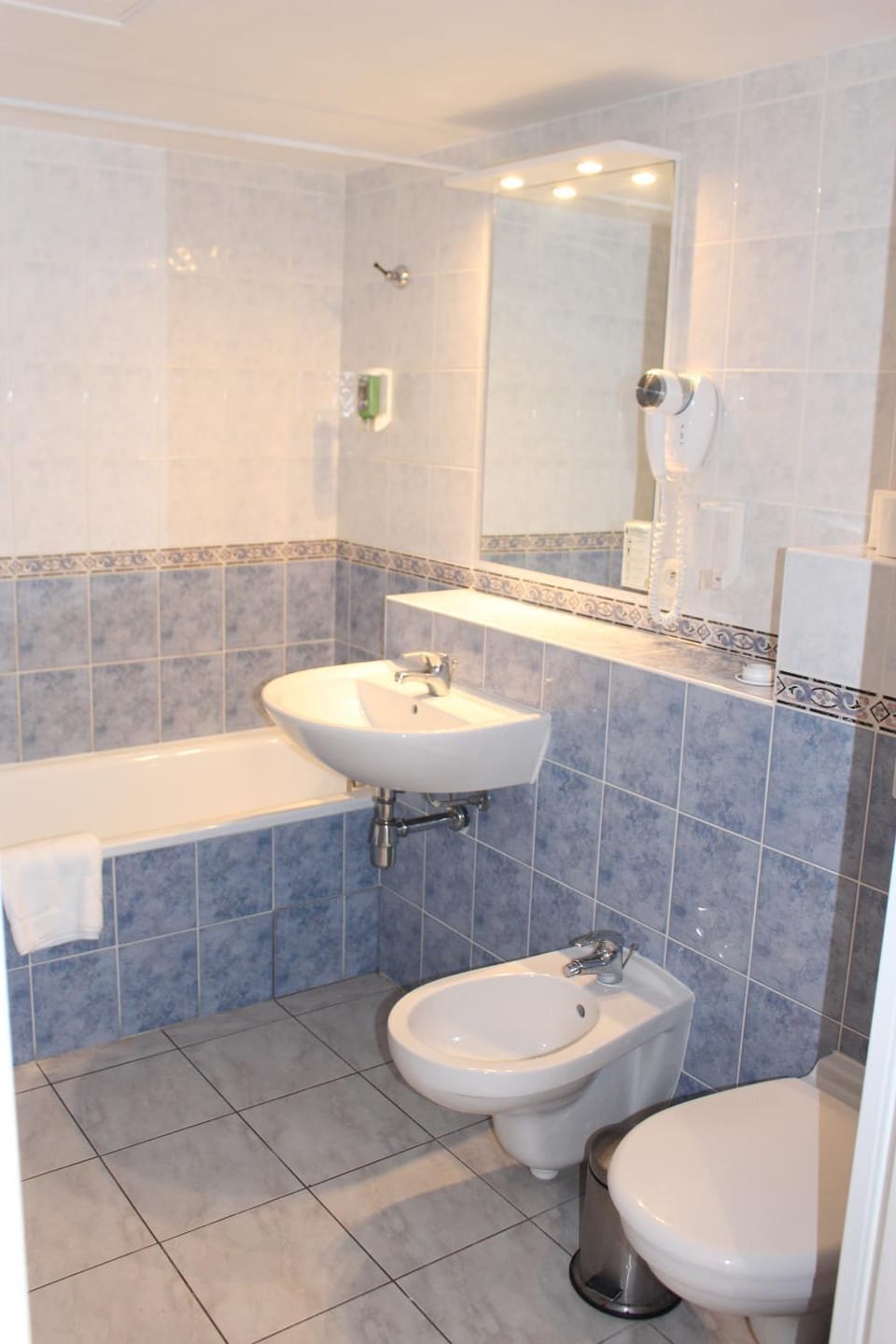 Sunny one bed, sea view, larvotto beach, Monaco Apartment in Monaco