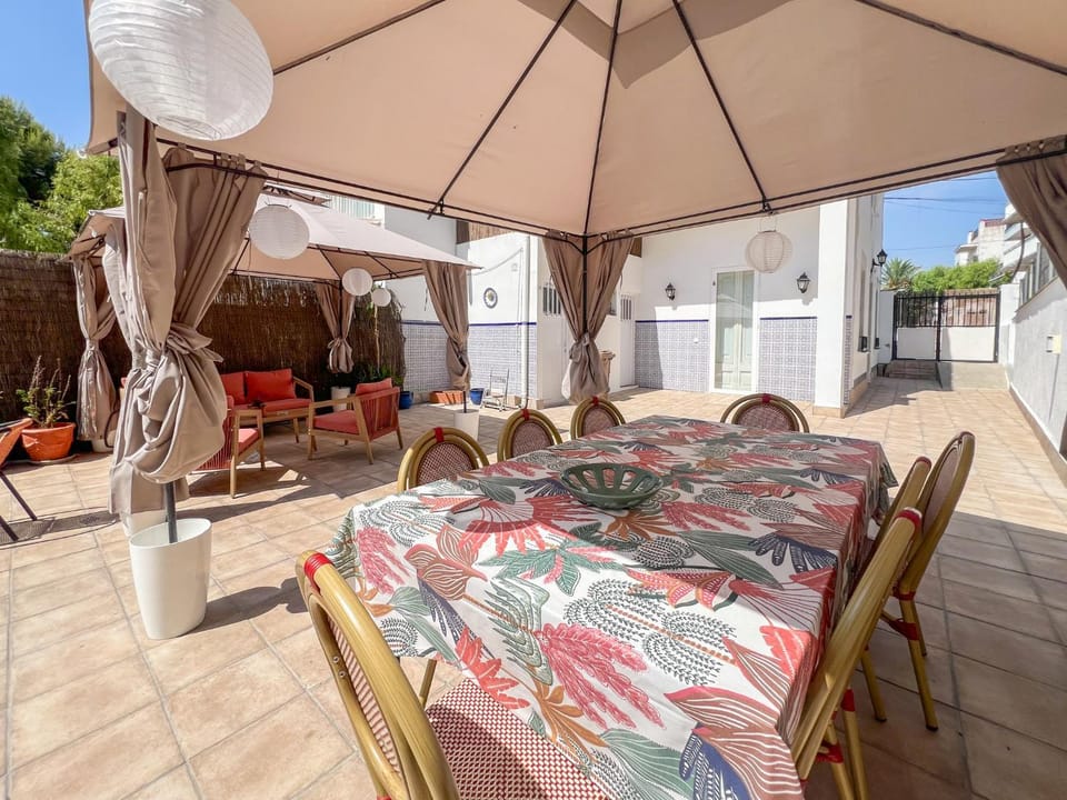 Patio, Day, Balcony/Terrace