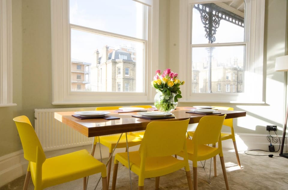 Seaview Mansion Apartment - Central Hove with PARKING Apartment in Hove