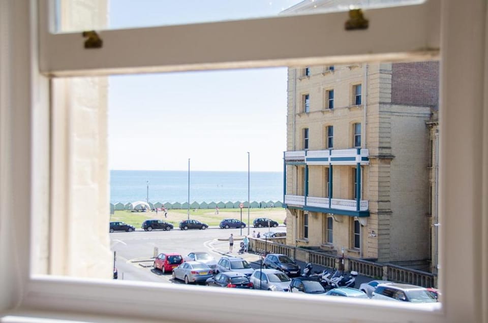 Seaview Mansion Apartment - Central Hove with PARKING Apartment in Hove