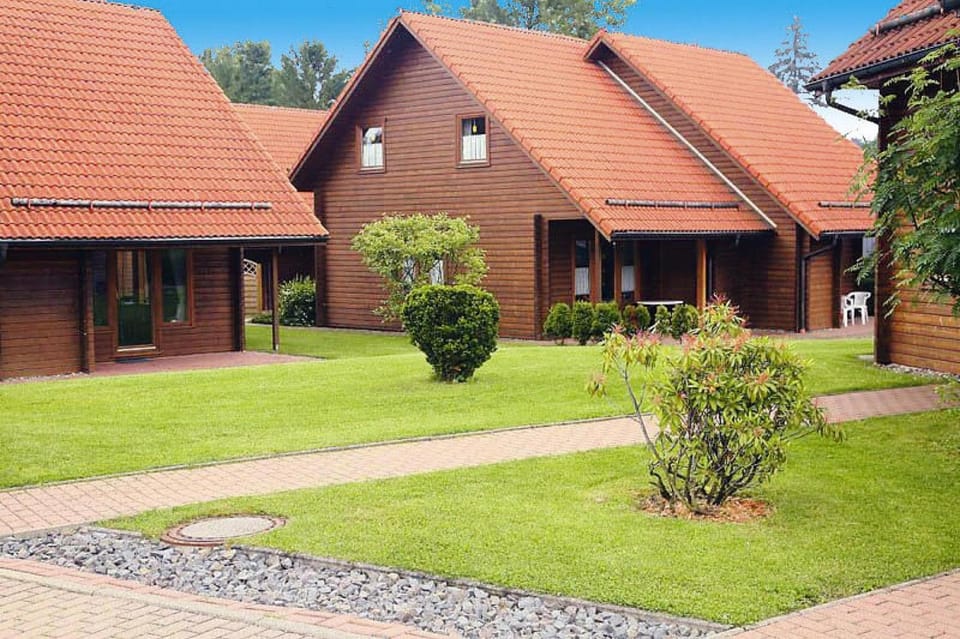 Property building, Garden, Spa and wellness centre/facilities