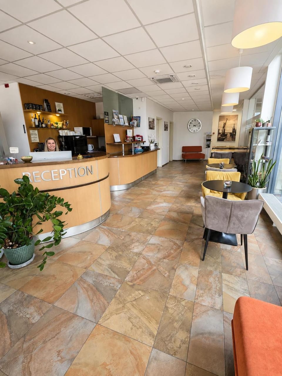 Lobby or reception, Seating area, minibar