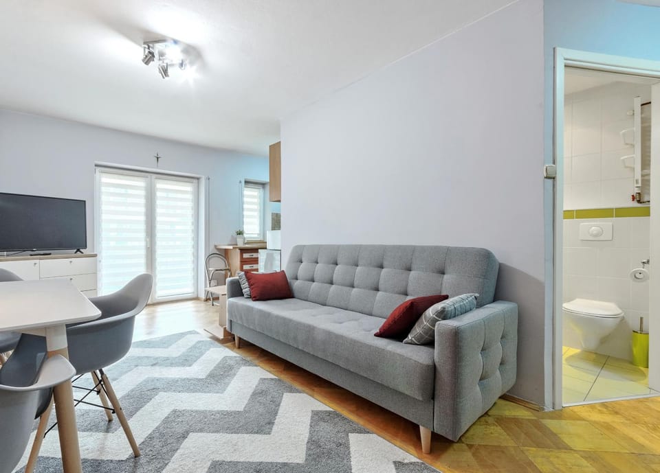 Bathroom, Balcony/Terrace, Living room, Bedroom