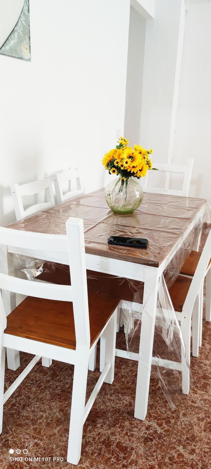 Seating area, Dining area