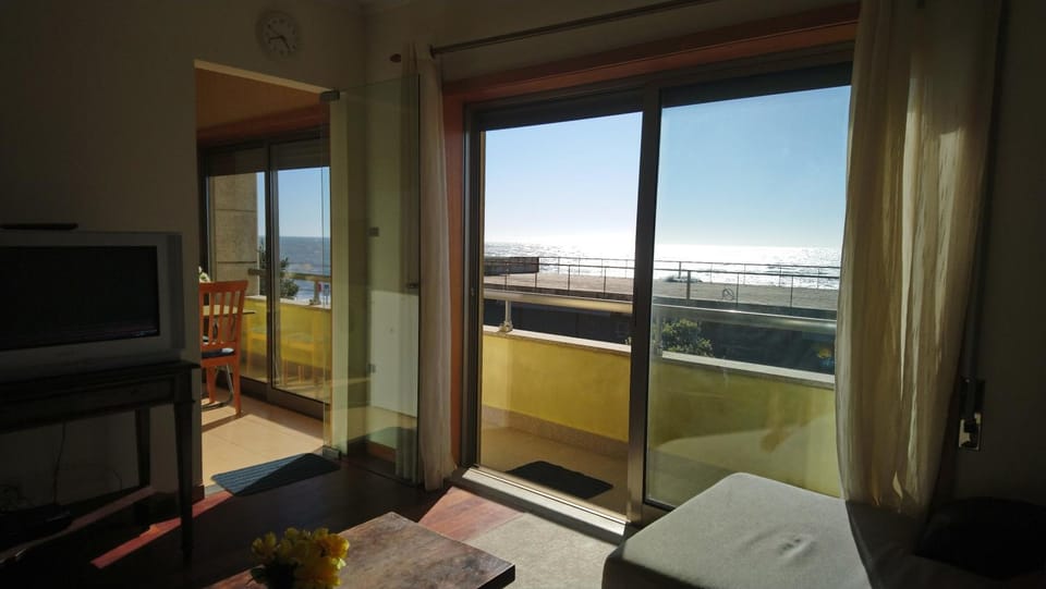 Beachfront sunset apartment Apartment in Portugal