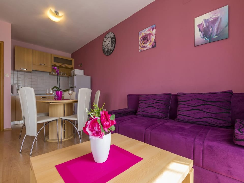 Kitchen or kitchenette, Living room, Dining area