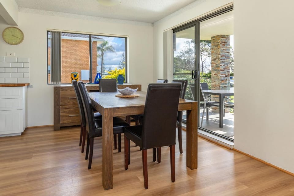 Sandpebbles 1 Pebbly Beach Apartment in Forster