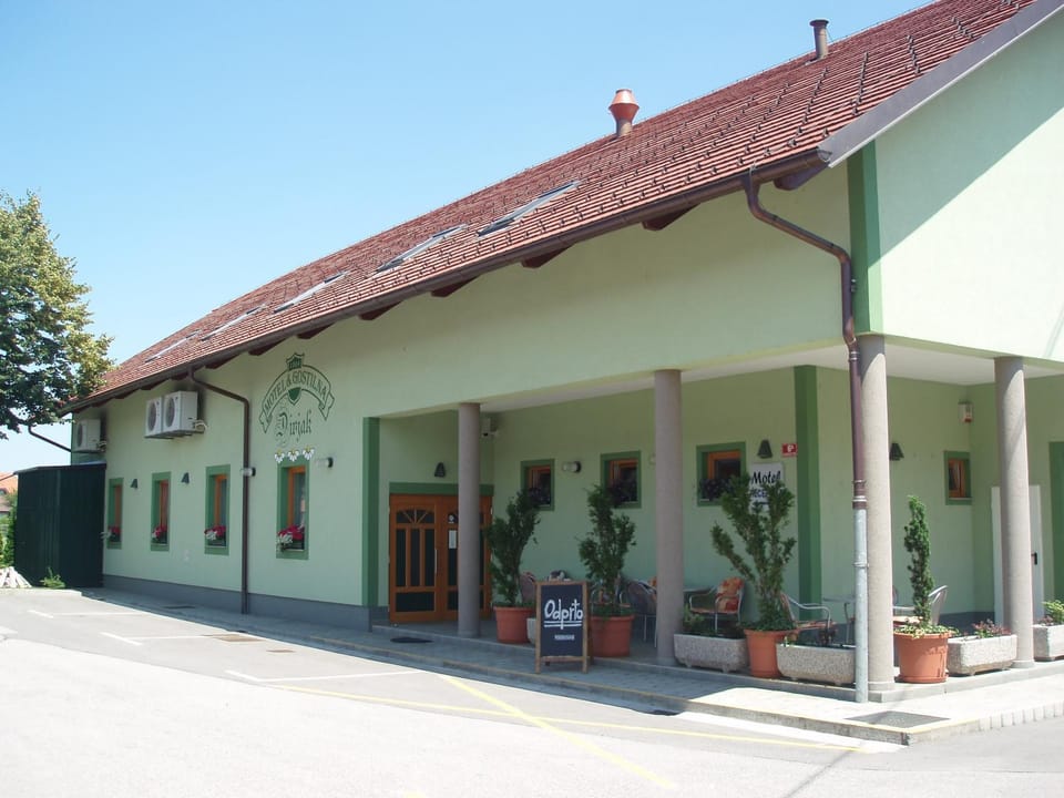 Facade/entrance, Facade/entrance