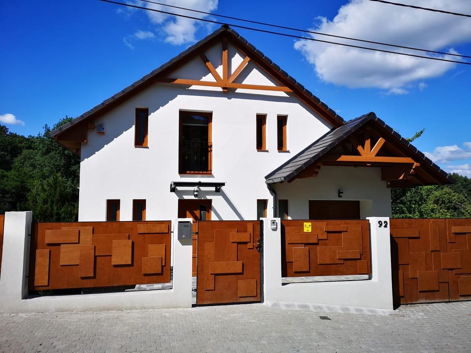 Fenyő Apartman Miskolctapolca Apartment in Slovakia