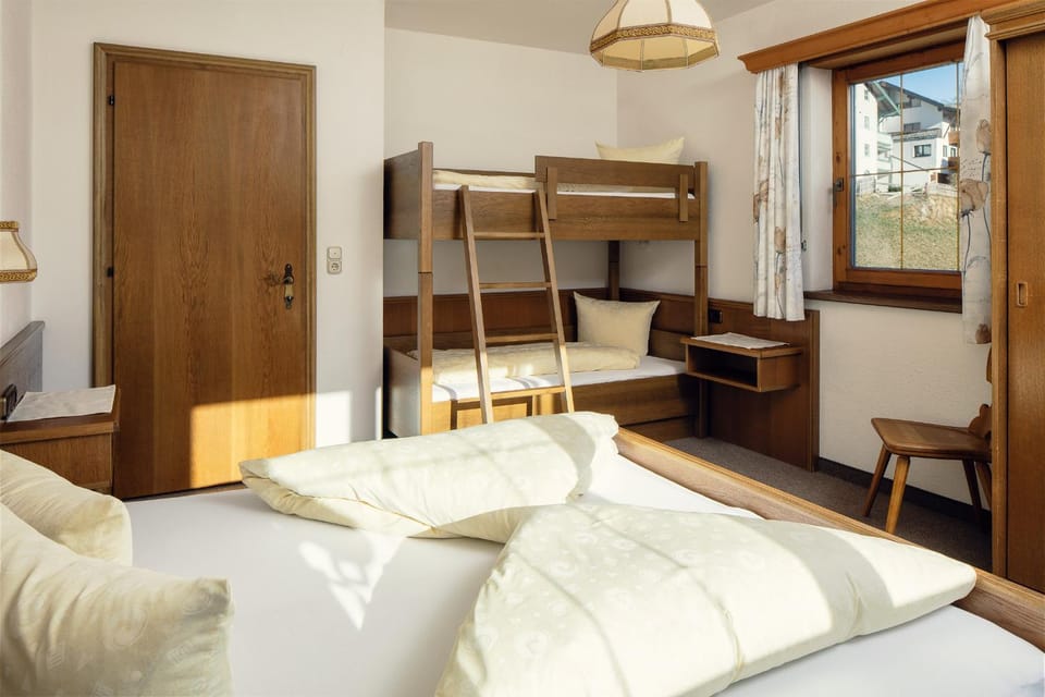 Bed, Bedroom, bunk bed